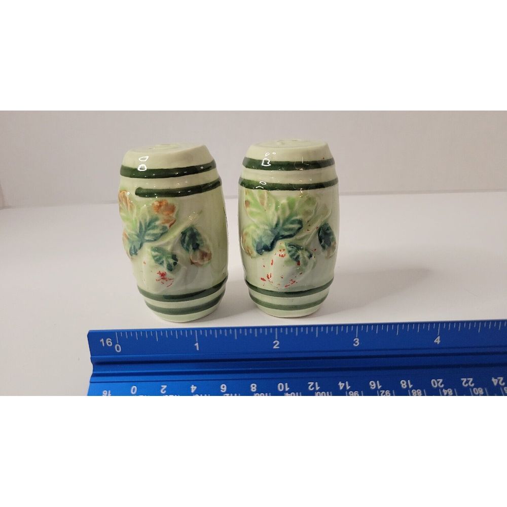 vintage salt and pepper shakers Strawberries